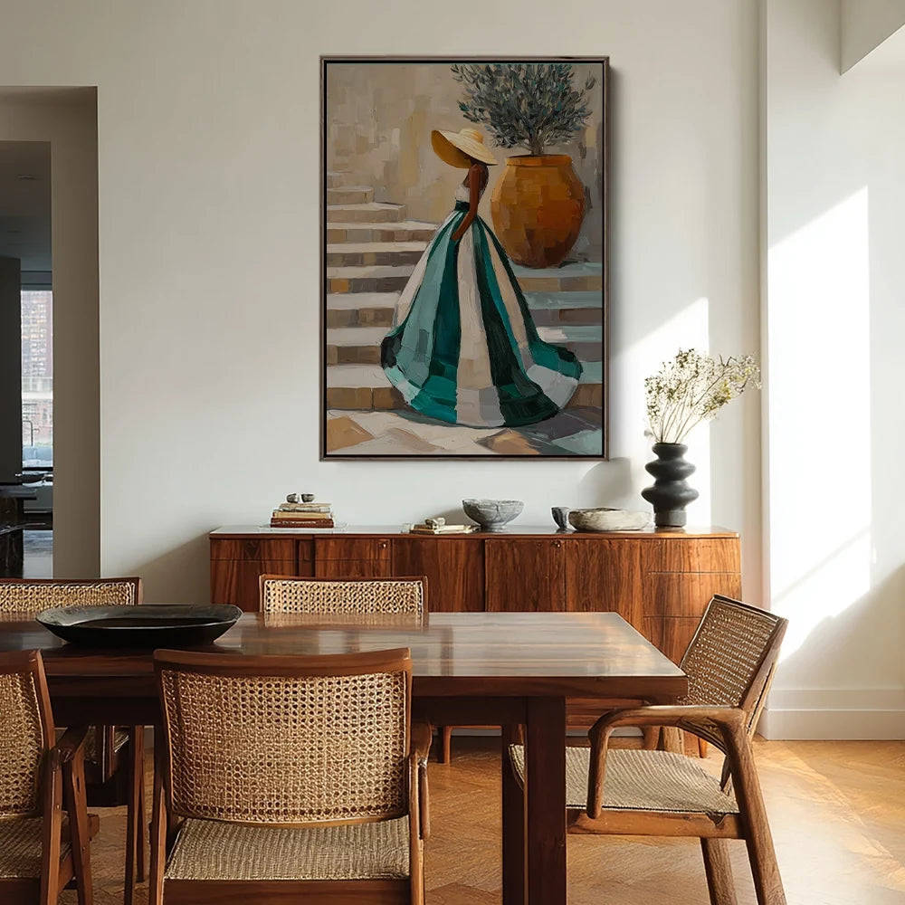 Olijftak Serene boven een houten dressoir in de eetkamer